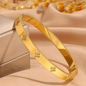 NWT Woman 18K Gold Plated Stainless Steel Oval Cuff Bracelet Bangle